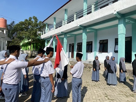 Momen Acara Pelantikan Pengurus OSIS Momen Acara Pelantikan